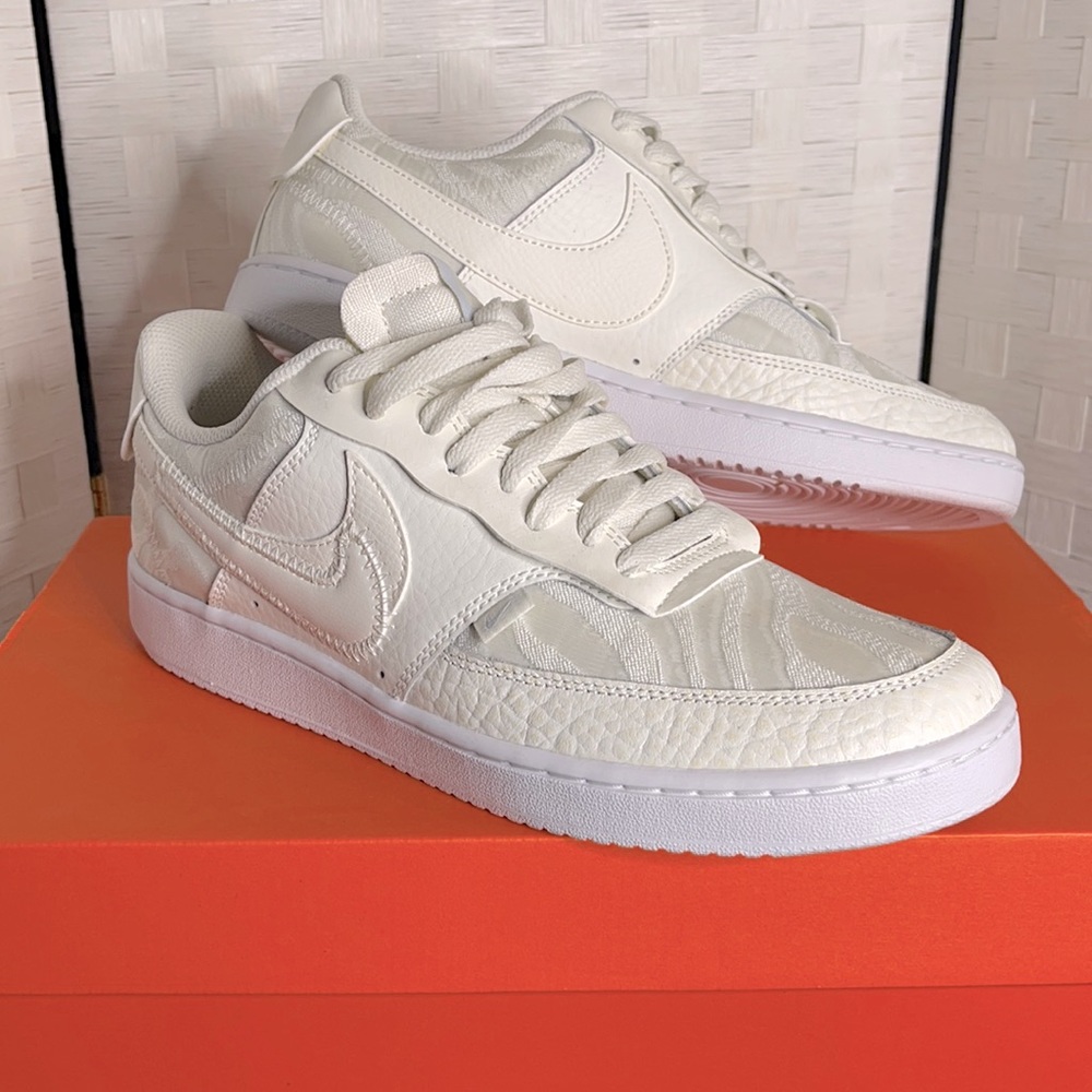 Nike Women’s ‘Stacked Swoosh - Sail’